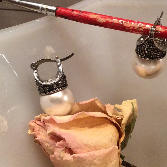 Pearl Earrings - Picture 6 of 6